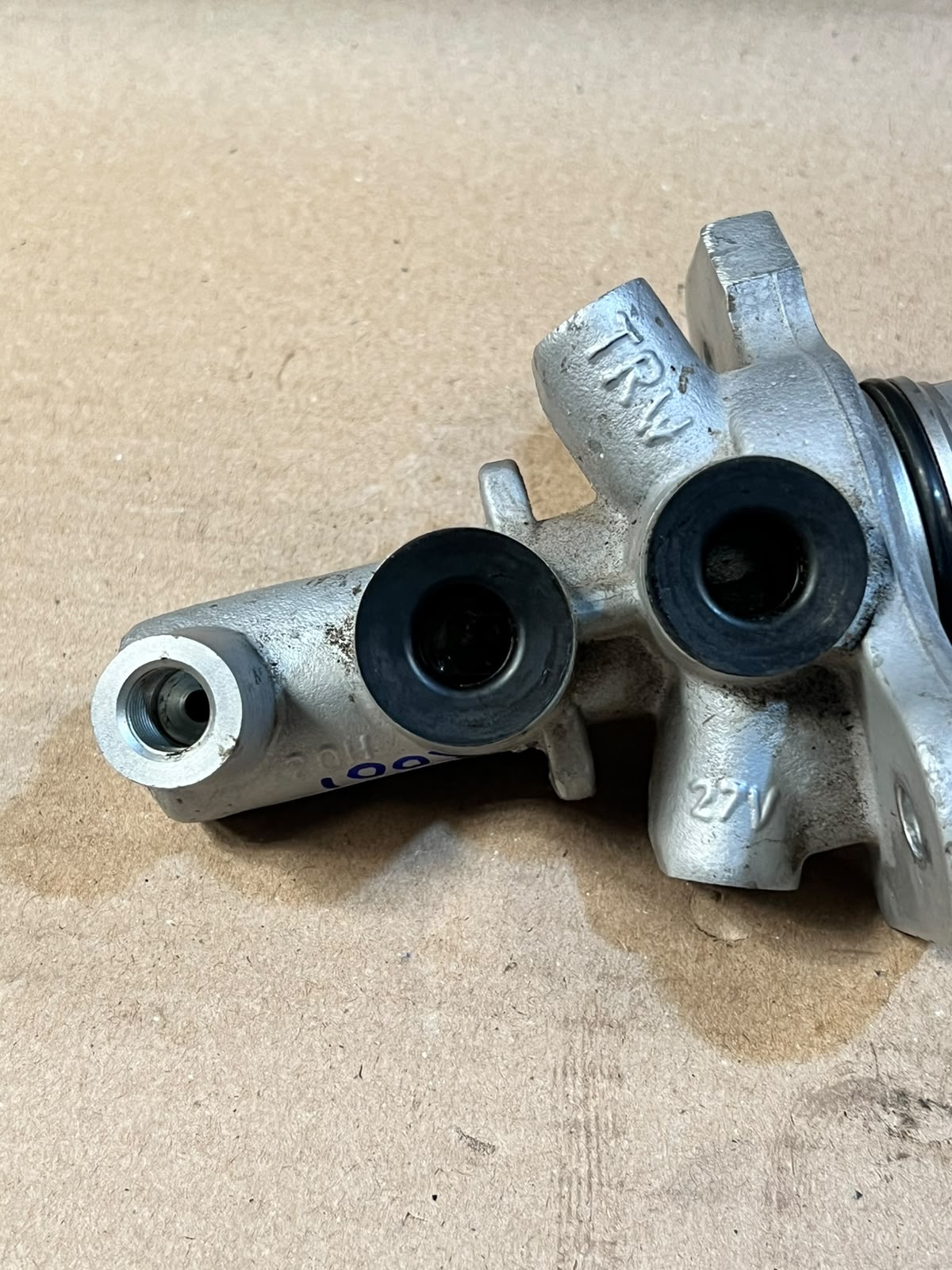 2001 BMW 5 Series E39 Brake Master Cylinder Used Genuine OEM