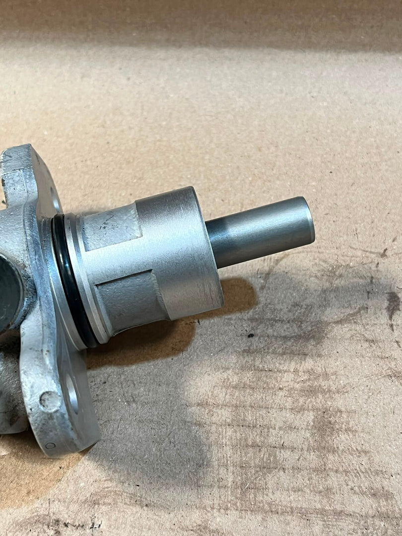 2001 BMW 5 Series E39 Brake Master Cylinder Used Genuine OEM