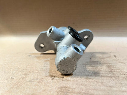 2001 BMW 5 Series E39 Brake Master Cylinder Used Genuine OEM