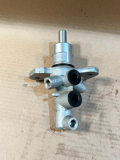 2001 BMW 5 Series E39 Brake Master Cylinder Used Genuine OEM