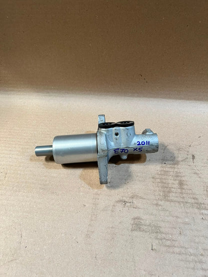 2011 BMW X5 E70 Brake Master Cylinder Used Genuine OEM