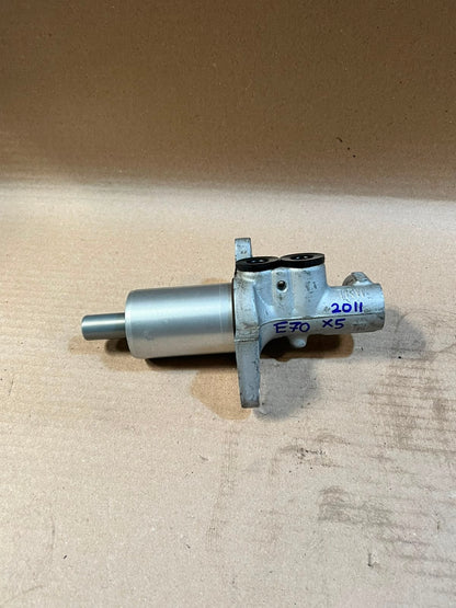 2011 BMW X5 E70 Brake Master Cylinder Used Genuine OEM