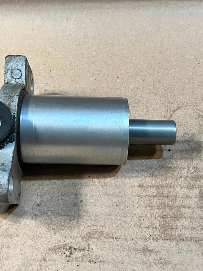 2011 BMW X5 E70 Brake Master Cylinder Used Genuine OEM