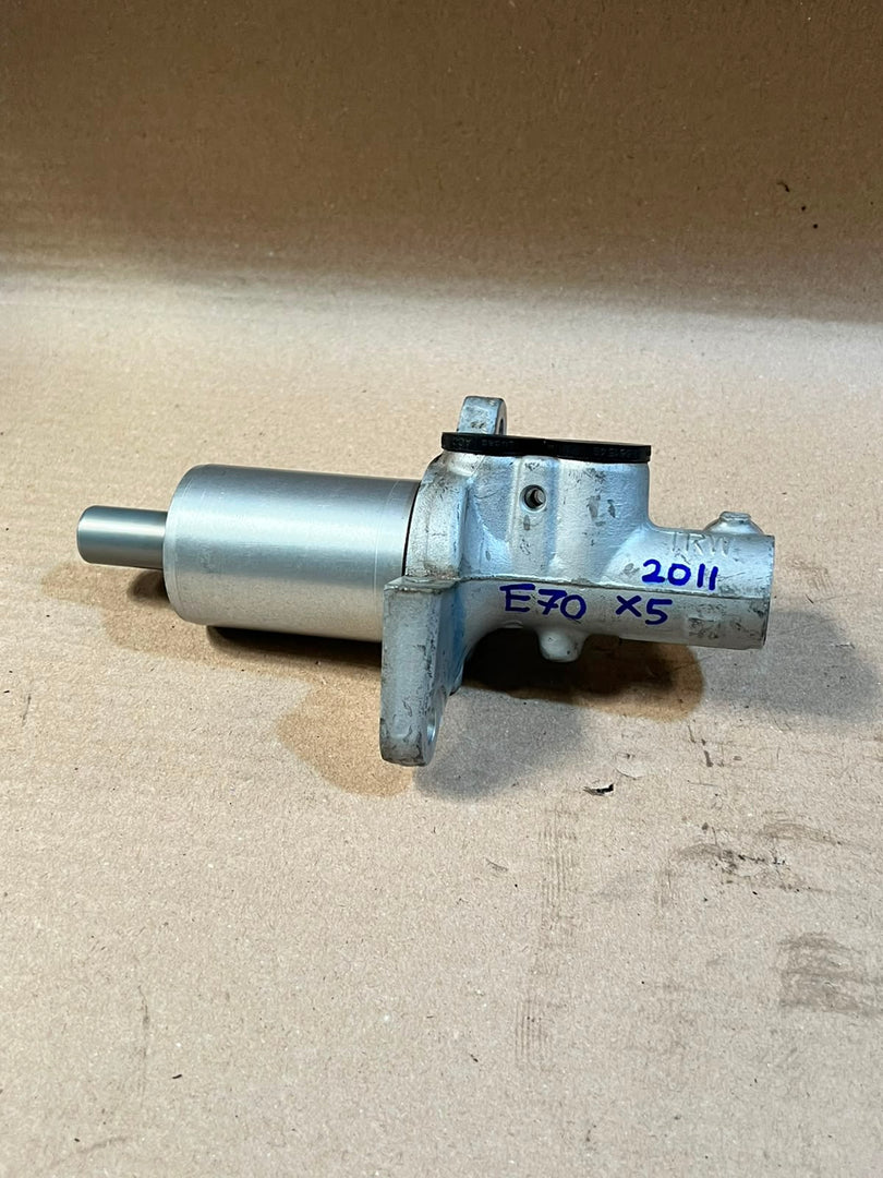 2011 BMW X5 E70 Brake Master Cylinder Used Genuine OEM