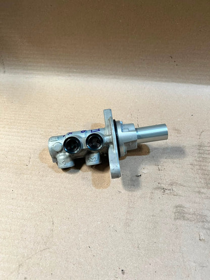 2017 BMW X1 F48 Brake Master Cylinder Used Genuine OEM