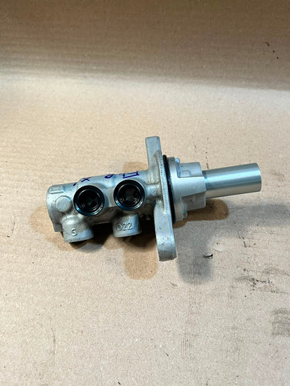 2017 BMW X1 F48 Brake Master Cylinder Used Genuine OEM