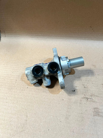 2014 BMW X3 F25 Brake Master Cylinder Used Genuine OEM
