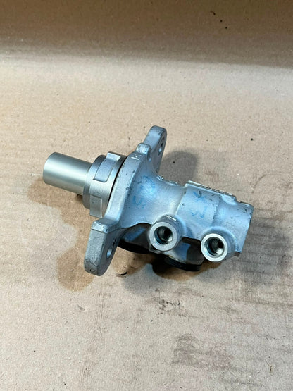 2014 BMW X3 F25 Brake Master Cylinder Used Genuine OEM