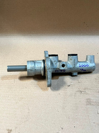 2000 BMW 7 Series E38 Brake Master Cylinder Used Genuine OEM