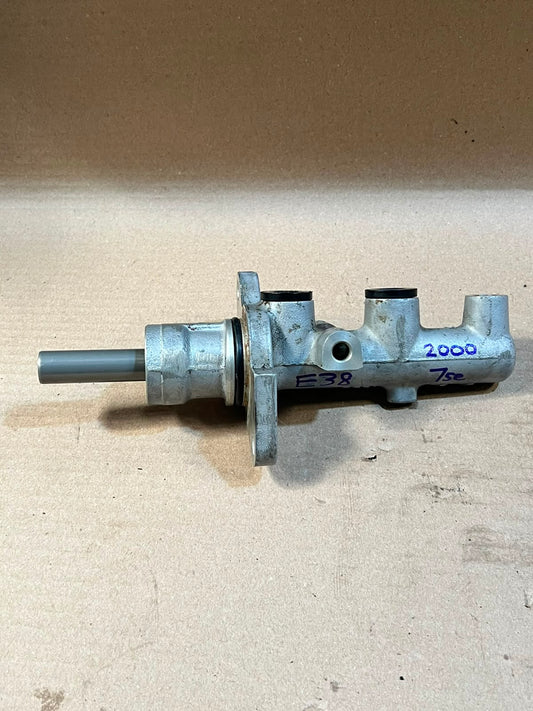 2000 BMW 7 Series E38 Brake Master Cylinder Used Genuine OEM