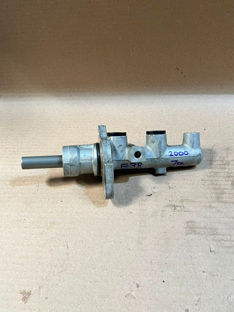 2000 BMW 7 Series E38 Brake Master Cylinder Used Genuine OEM