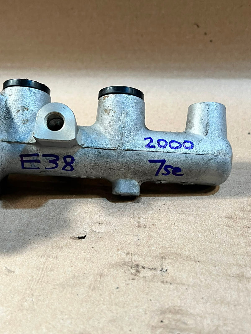 2000 BMW 7 Series E38 Brake Master Cylinder Used Genuine OEM
