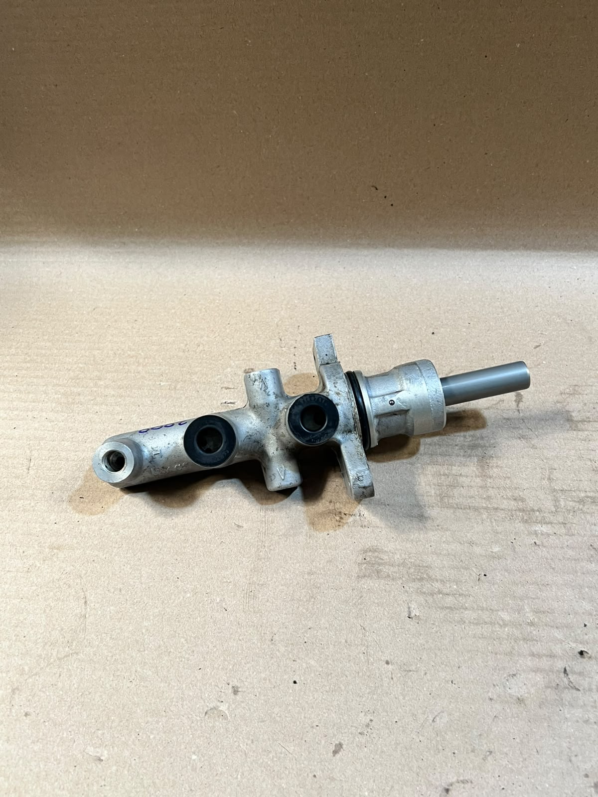 2000 BMW 7 Series E38 Brake Master Cylinder Used Genuine OEM