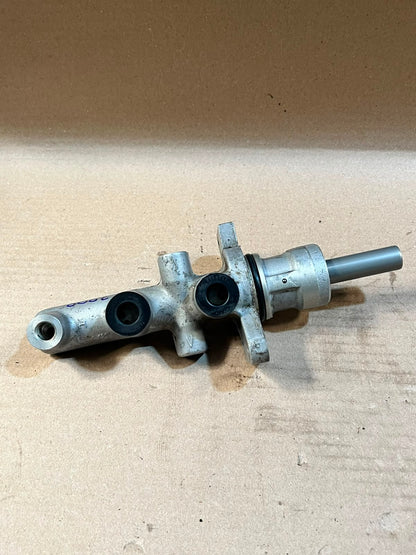 2000 BMW 7 Series E38 Brake Master Cylinder Used Genuine OEM