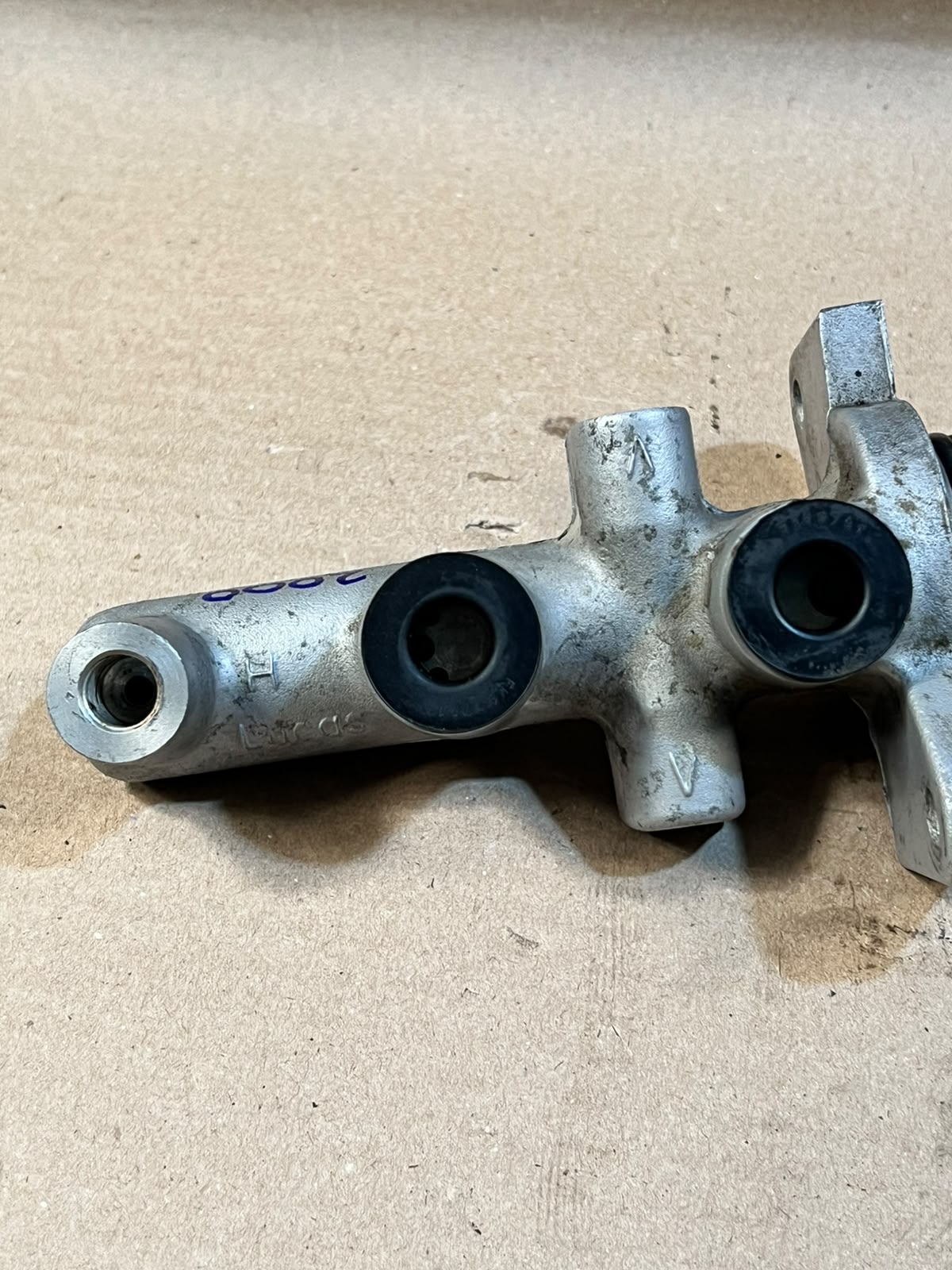 2000 BMW 7 Series E38 Brake Master Cylinder Used Genuine OEM