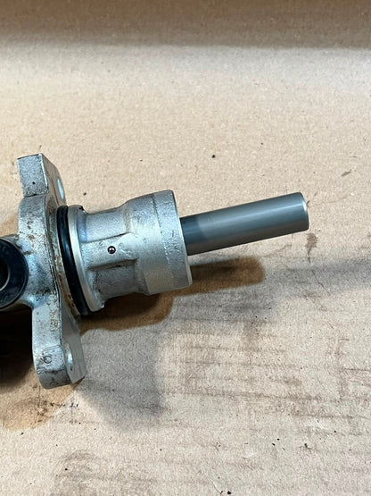 2000 BMW 7 Series E38 Brake Master Cylinder Used Genuine OEM