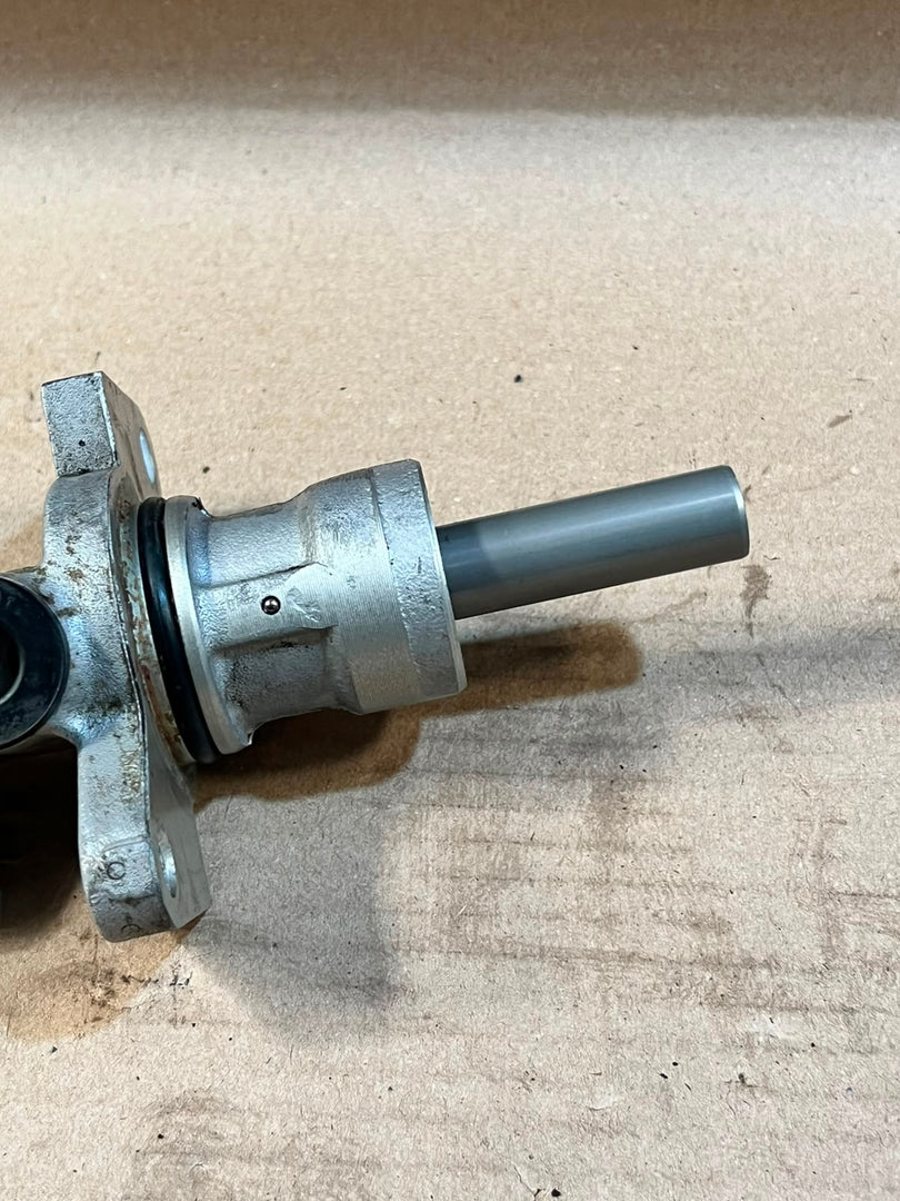 2000 BMW 7 Series E38 Brake Master Cylinder Used Genuine OEM