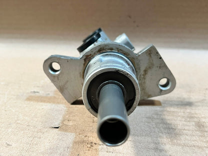 2000 BMW 7 Series E38 Brake Master Cylinder Used Genuine OEM
