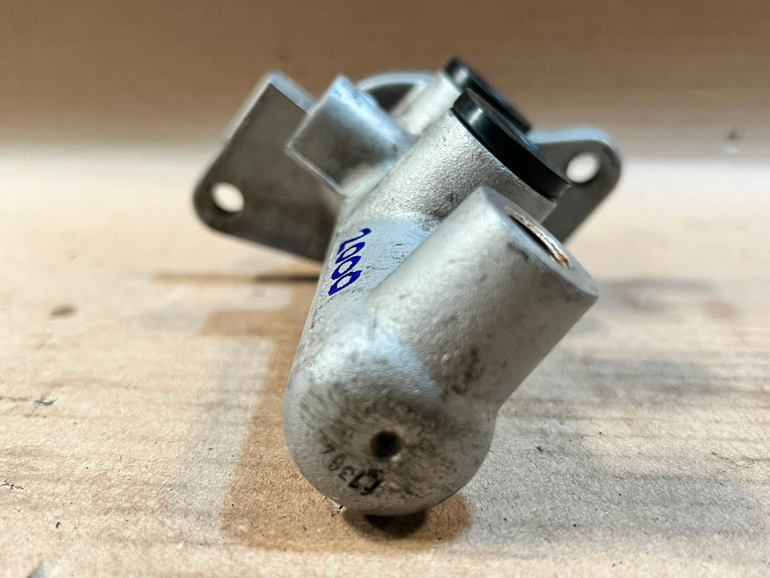2000 BMW 7 Series E38 Brake Master Cylinder Used Genuine OEM