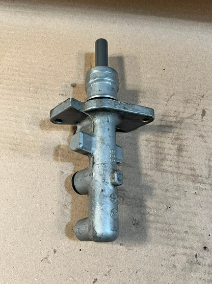 2000 BMW 7 Series E38 Brake Master Cylinder Used Genuine OEM