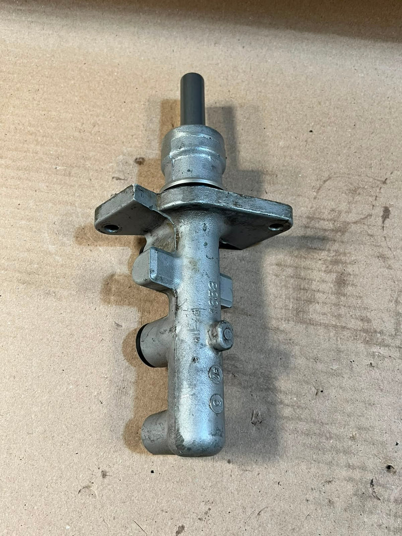2000 BMW 7 Series E38 Brake Master Cylinder Used Genuine OEM