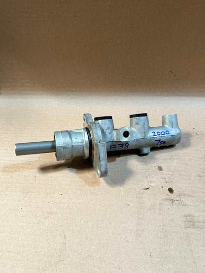2000 BMW 7 Series E38 Brake Master Cylinder Used Genuine OEM