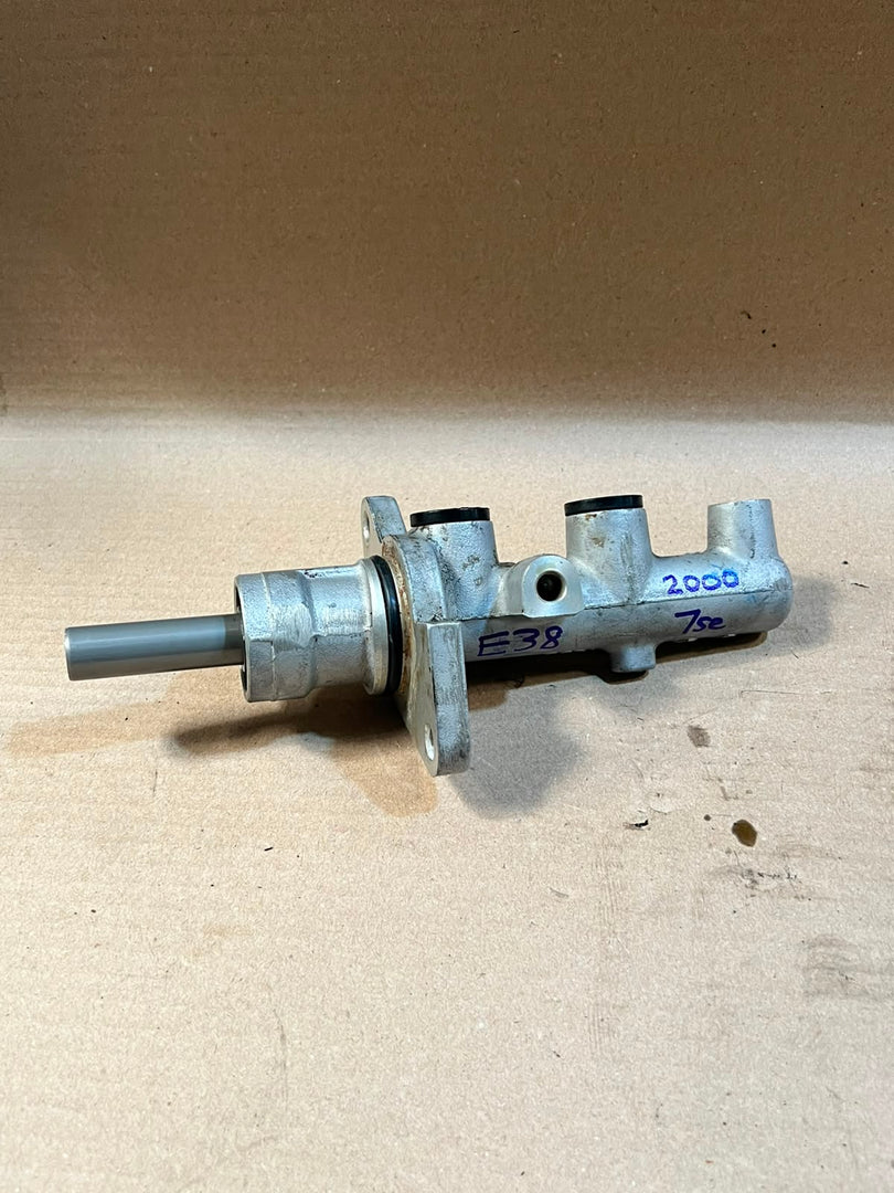 2000 BMW 7 Series E38 Brake Master Cylinder Used Genuine OEM