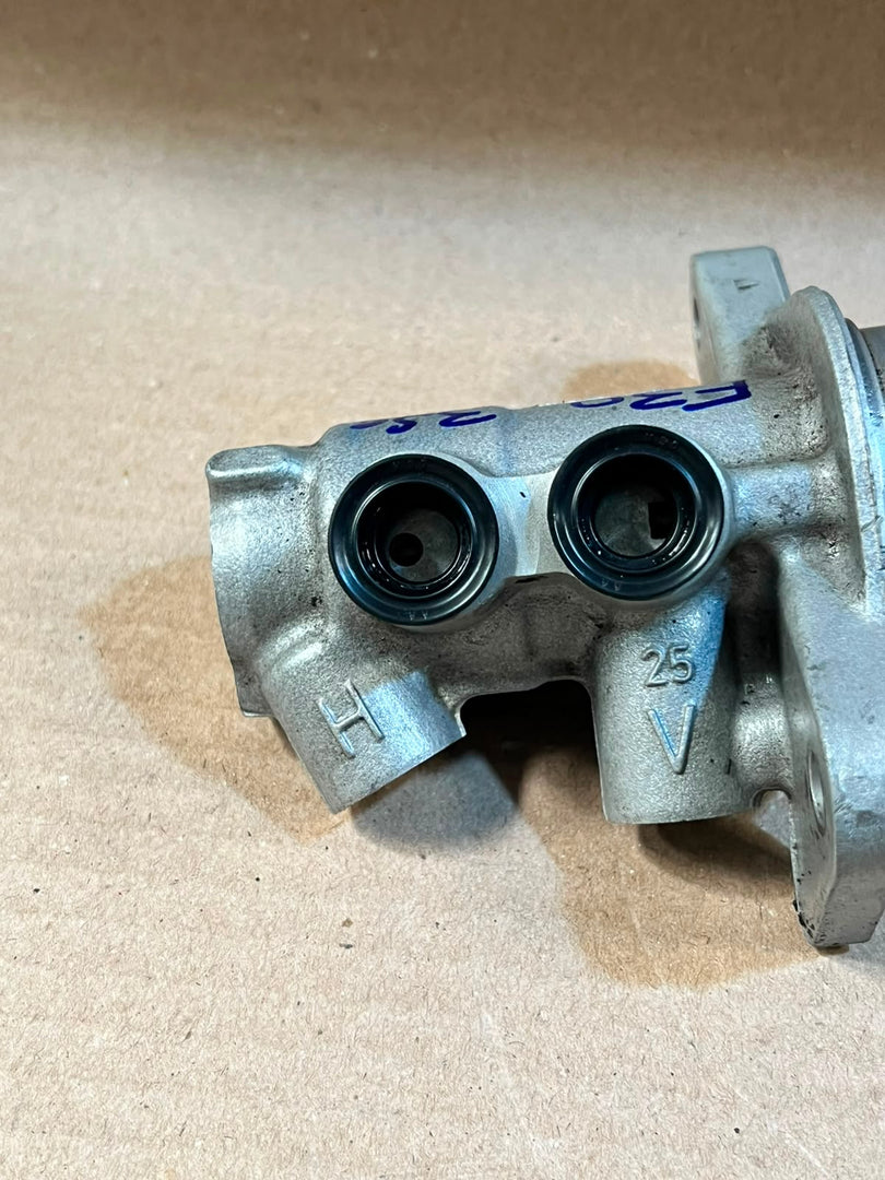 2014 BMW 3 Series F30 Brake Master Cylinder Used Genuine OEM