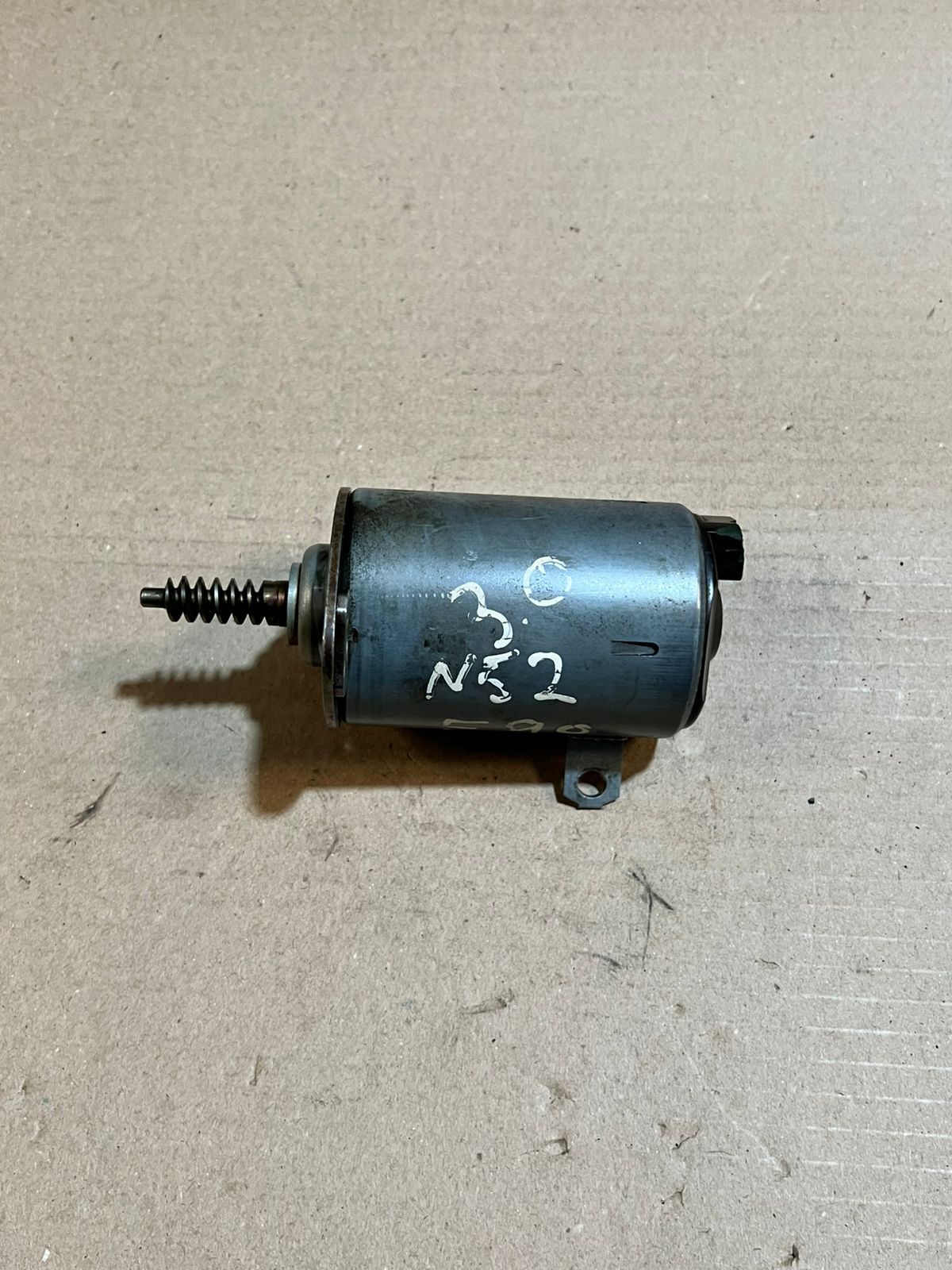 BMW N51 N52 Valvetronic Eccentric Shaft Actuator Motor 7548388 1137 7548388 OEM