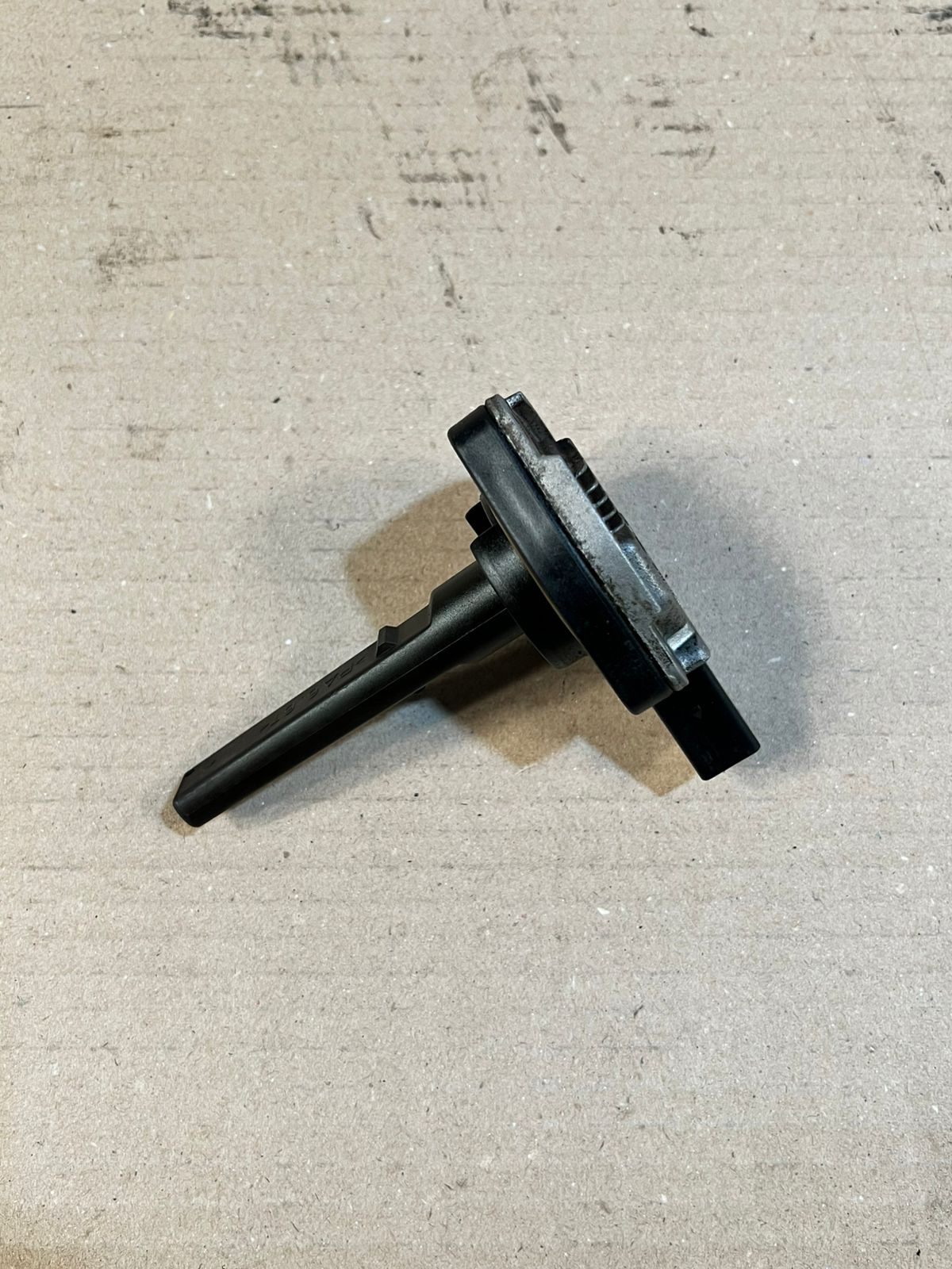 BMW E38 E39 E46 E53 E60 E61 E81 E82 E87 Oil Level Sensor 7508003 OEM