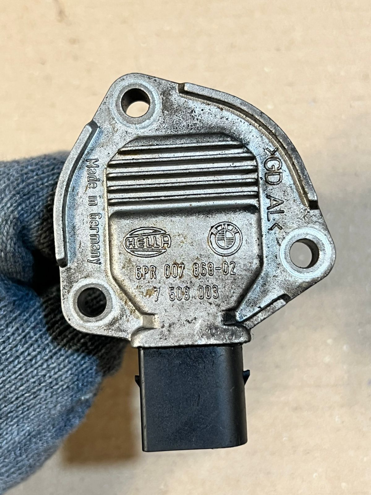 BMW E38 E39 E46 E53 E60 E61 E81 E82 E87 Oil Level Sensor 7508003 OEM