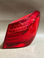 Bild in die Galerieansicht laden, BMW 7 Series F01 F02 F03 F04 Right Rear Tail Light Lamp 7182198 OEM