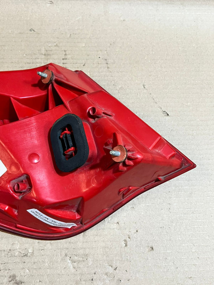 BMW 7 Series F01 F02 F03 F04 Right Rear Tail Light Lamp 7182198 OEM