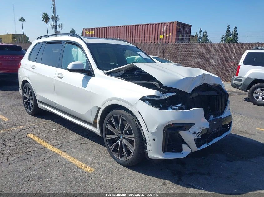 BMW X7 G07 X7 xDrive50i N63M 26.03.2019 Paintwork: A96 Upholstery: VATQ