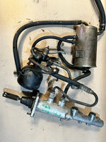 قم بتحميل الصورة إلى عارض الصور، BMW 5 Series E34 530i 540i Brake Master Cylinder Used Genuine OEM
