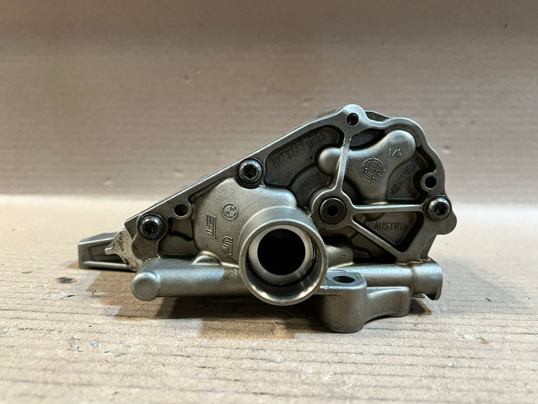 BMW X3 F25 5 Series F10 F11 X6 E71 Engine Oil Pump S910599 7573747 OEM