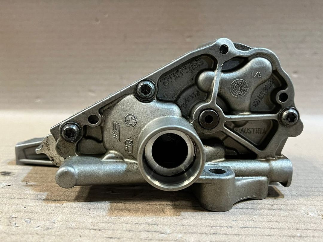 BMW X3 F25 5 Series F10 F11 X6 E71 Engine Oil Pump S910599 7573747 OEM