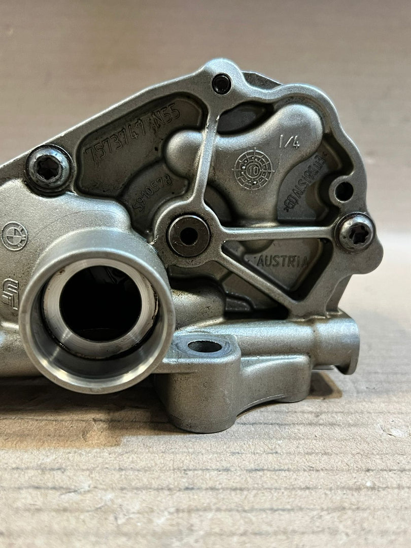 BMW X3 F25 5 Series F10 F11 X6 E71 Engine Oil Pump S910599 7573747 OEM