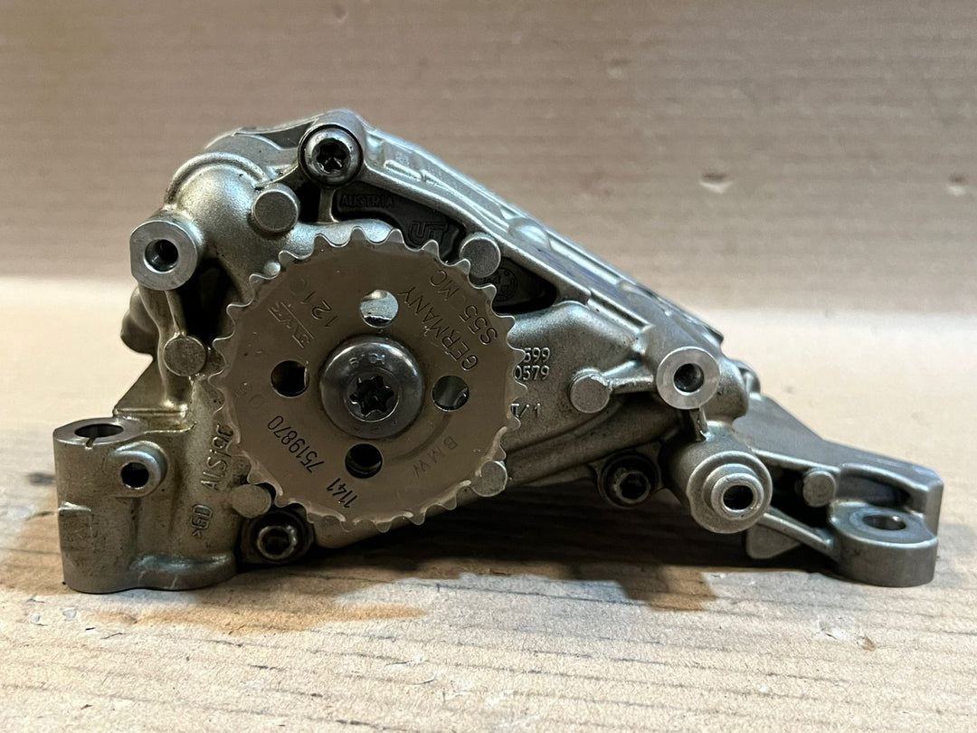 BMW X3 F25 5 Series F10 F11 X6 E71 Engine Oil Pump S910599 7573747 OEM
