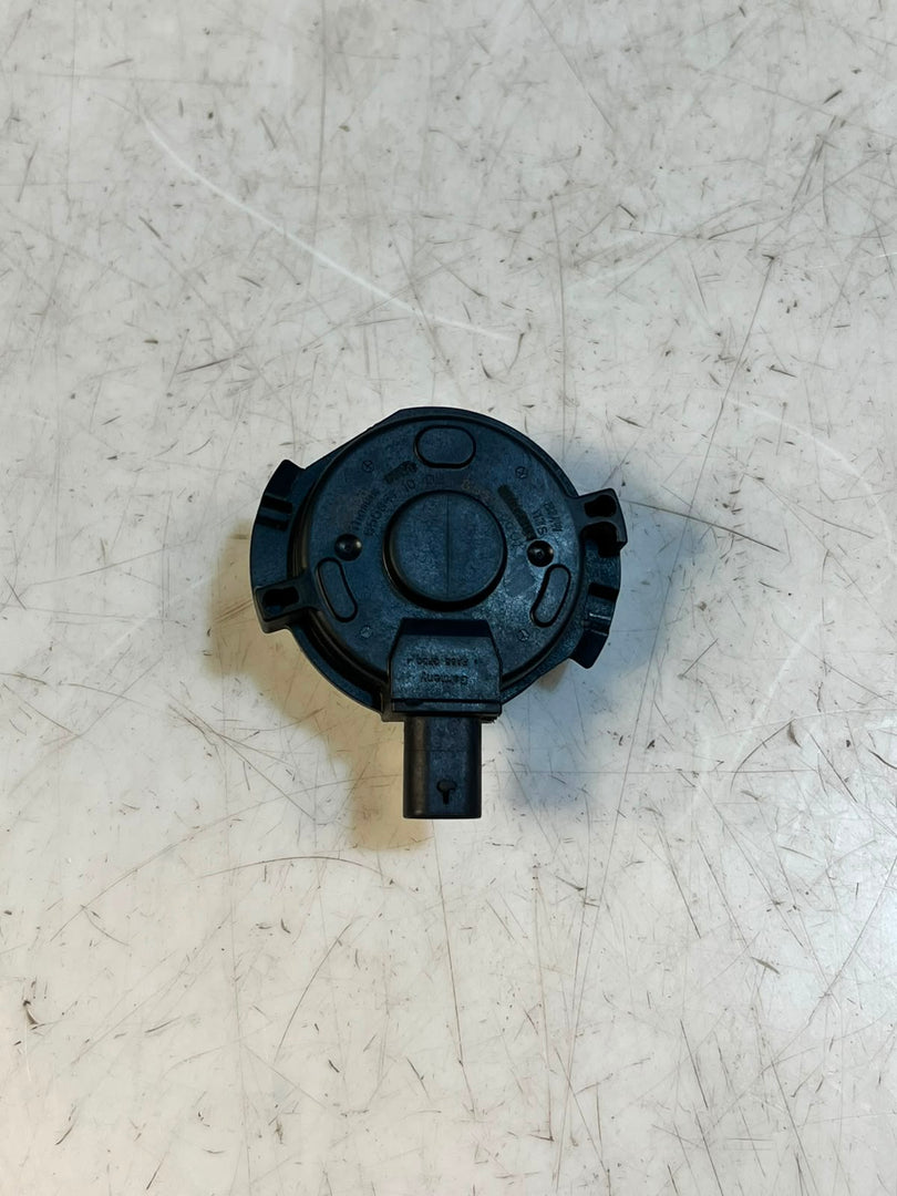 BMW 750Li G11 G12 M550i G30 N63B44C VANOS Solenoid Actuator 8663056 OEM