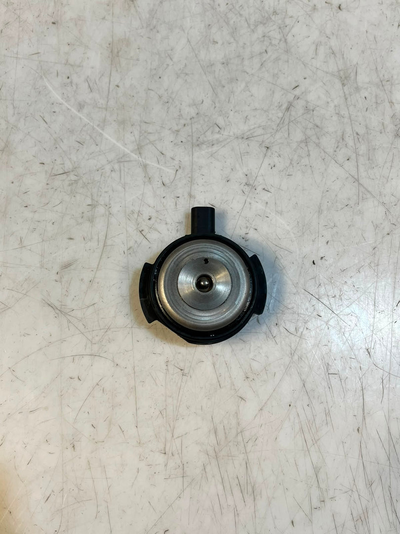 BMW 750Li G11 G12 M550i G30 N63B44C VANOS Solenoid Actuator 8663056 OEM