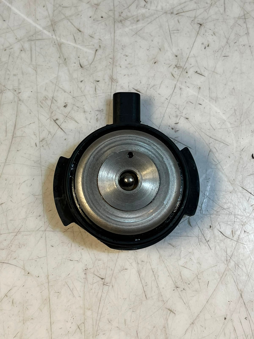BMW 750Li G11 G12 M550i G30 N63B44C VANOS Solenoid Actuator 8663056 OEM