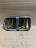 Bild in die Galerieansicht laden, BMW 7 Series E32 735i 730i Front Center Kidney Grille 1908697 Used OEM