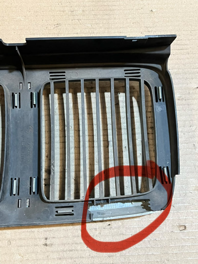 BMW 7 Series E32 735i 730i Front Center Kidney Grille 1908697 Used OEM