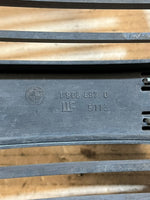 Bild in die Galerieansicht laden, BMW 7 Series E32 735i 730i Front Center Kidney Grille 1908697 Used OEM