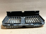 Bild in die Galerieansicht laden, BMW 7 Series E32 735i 730i Front Center Kidney Grille 1908697 Used OEM