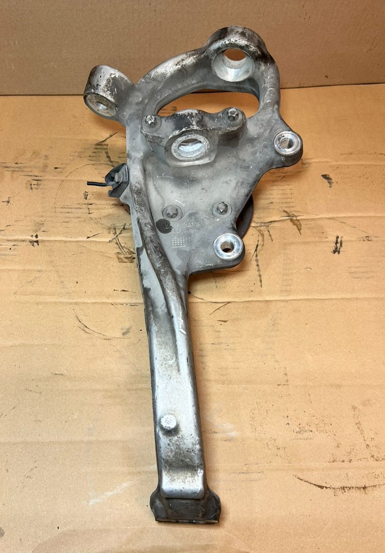 Mercedes-Benz W205 C-Class C300 C250 Front Left 2014-18 Knuckle Spindle Hub Carrier OEM