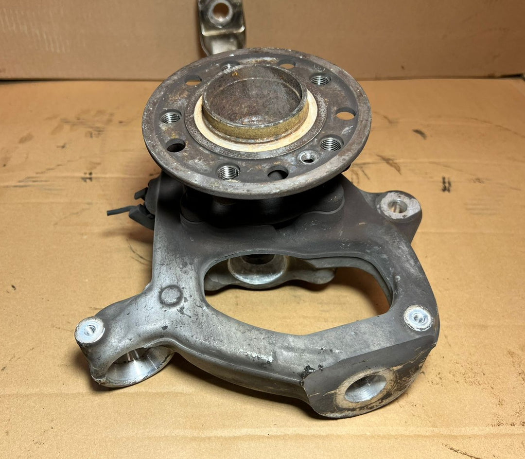 Mercedes-Benz W205 C-Class C300 C250 Front Left 2014-18 Knuckle Spindle Hub Carrier OEM