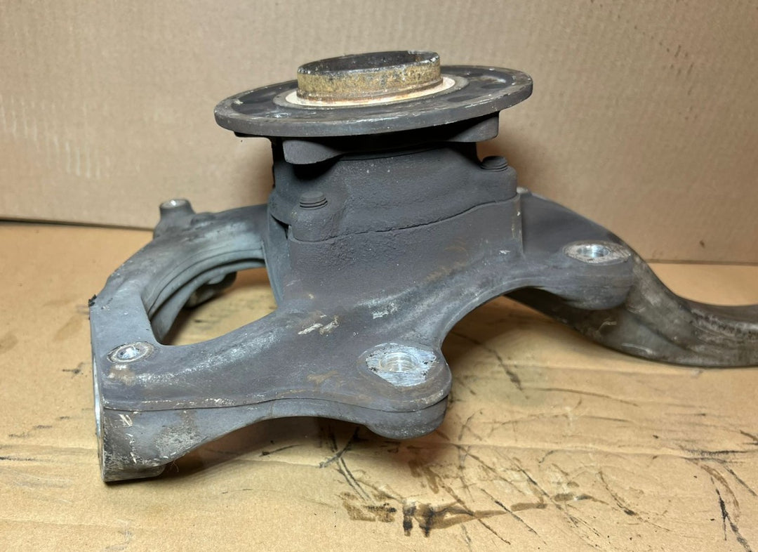 Mercedes-Benz W205 C-Class C300 C250 Front Left 2014-18 Knuckle Spindle Hub Carrier OEM
