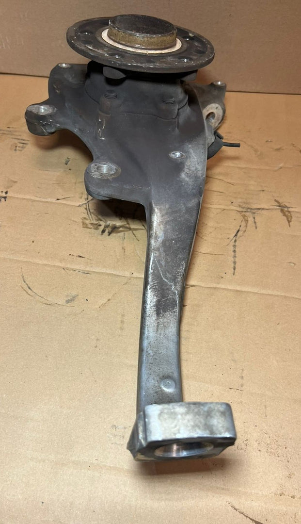 Mercedes-Benz W205 C-Class C300 C250 Front Left 2014-18 Knuckle Spindle Hub Carrier OEM